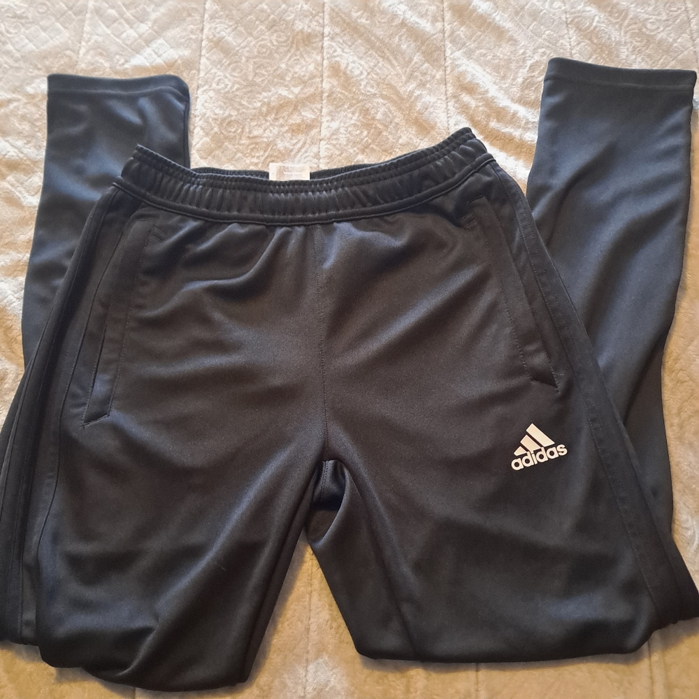 Adidas pants size M